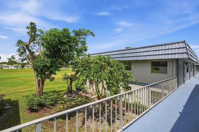 Residence photo 28