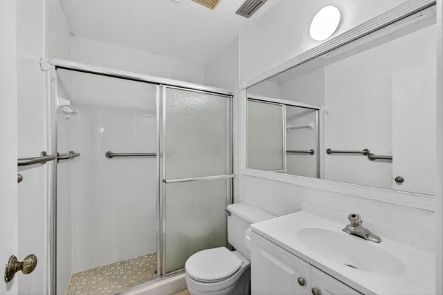 Unit F photo 21
