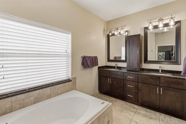 Residence photo 26