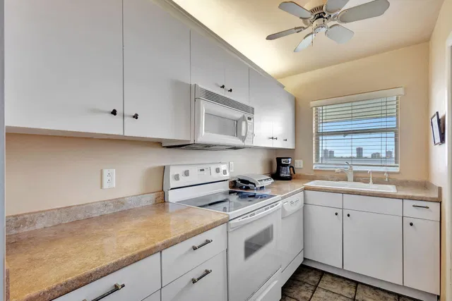 Unit 304 photo 18