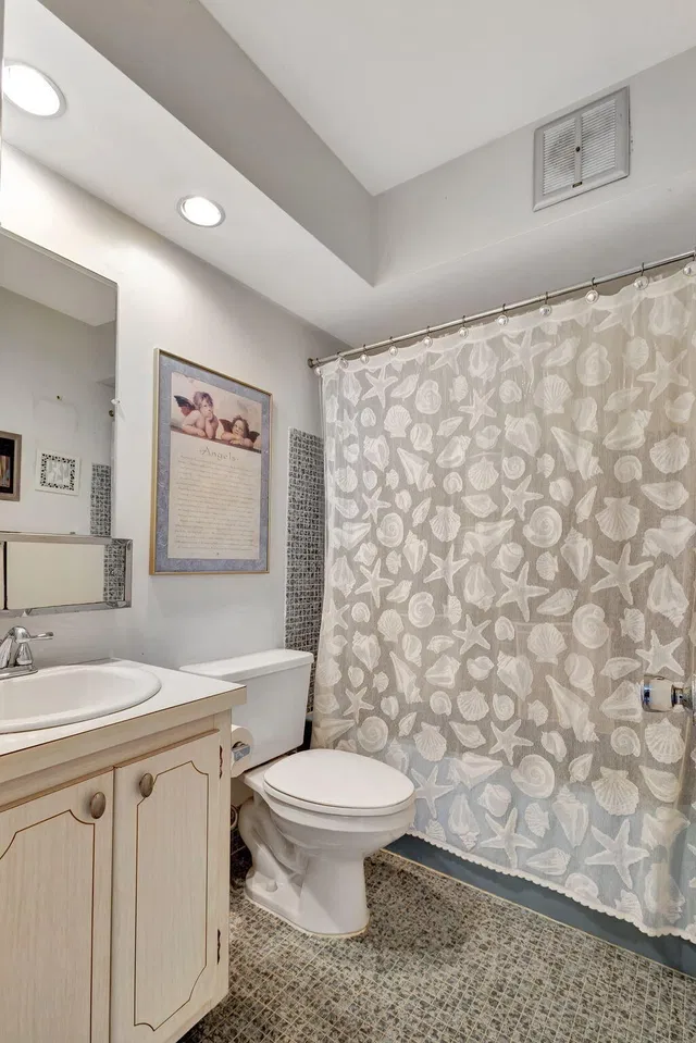 Unit 304 photo 25