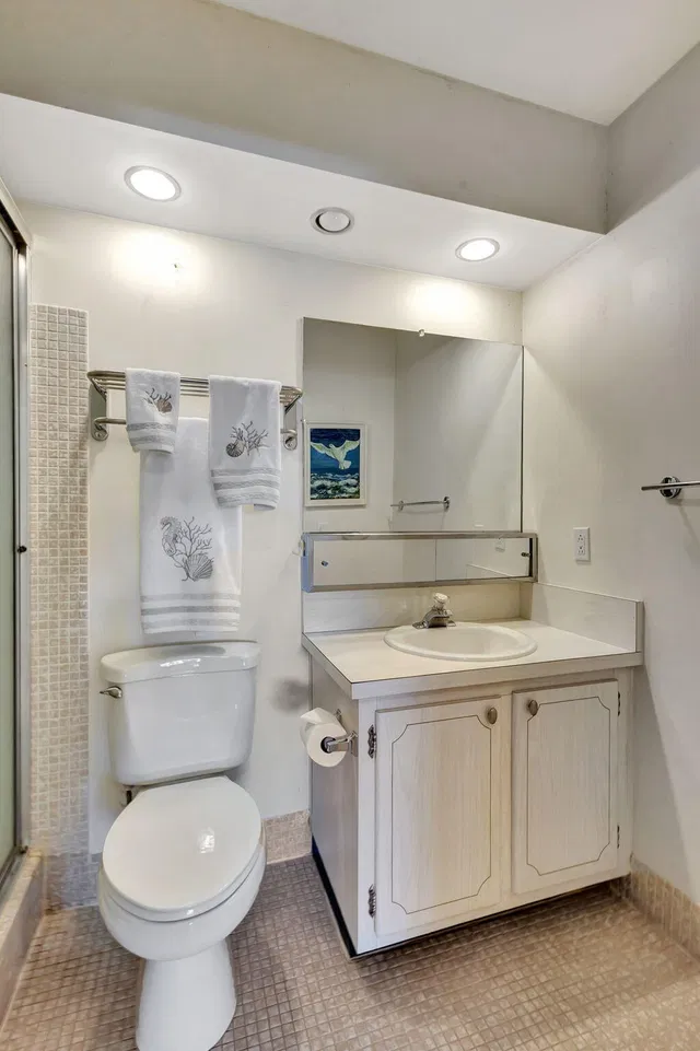 Unit 304 photo 32