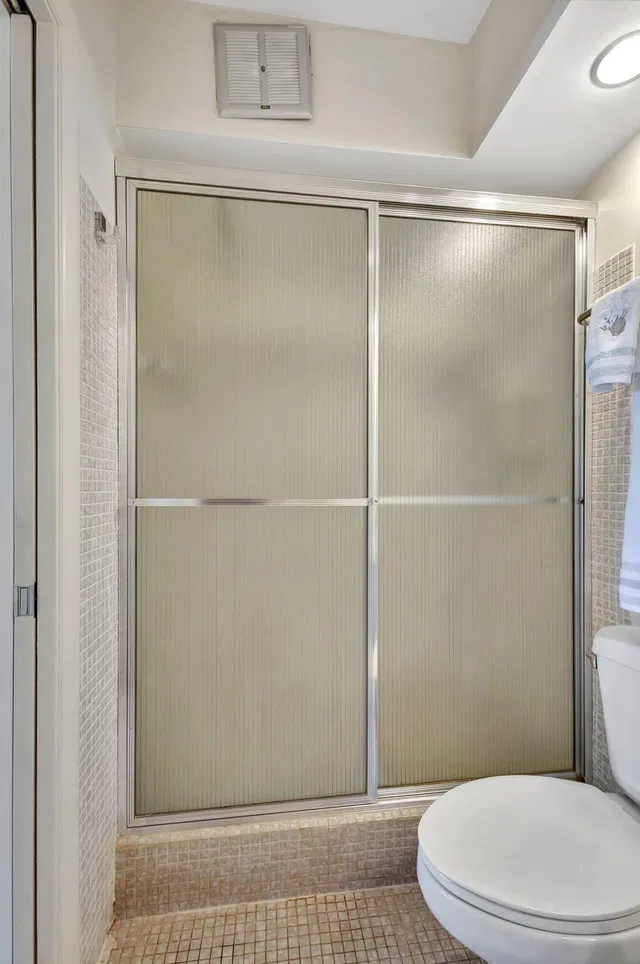 Unit 304 photo 33