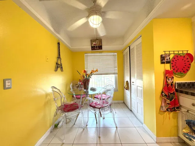 Unit 304 photo 4