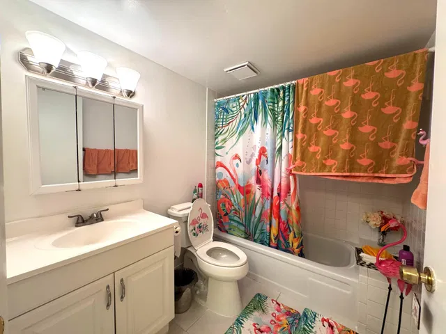Unit 304 photo 10