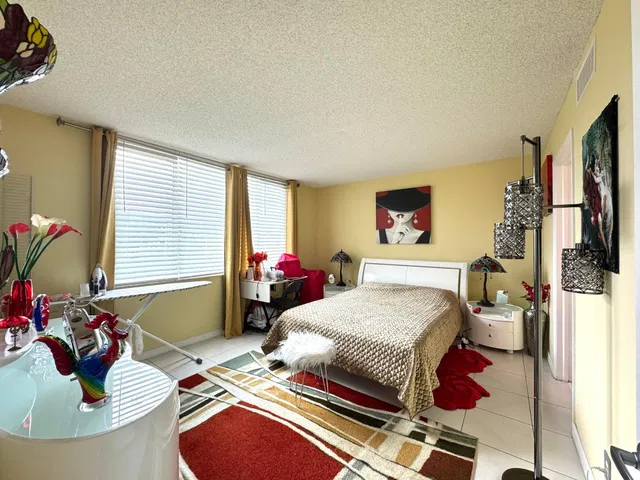 Unit 304 photo 12