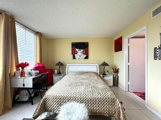Unit 304 photo 13
