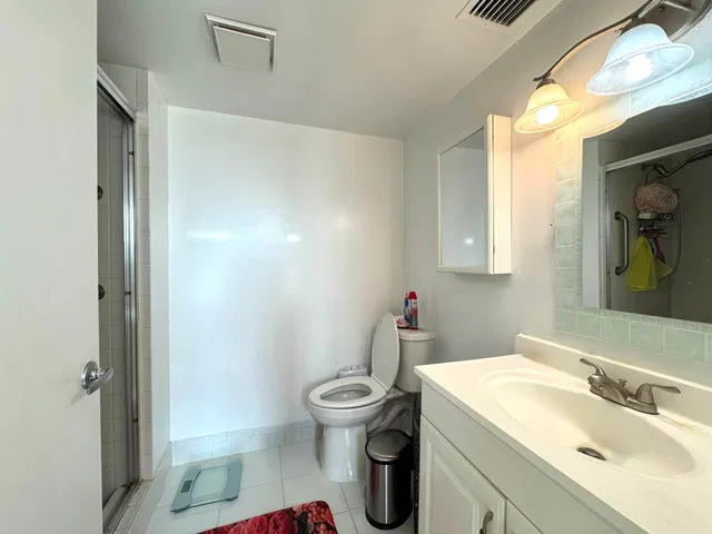 Unit 304 photo 15