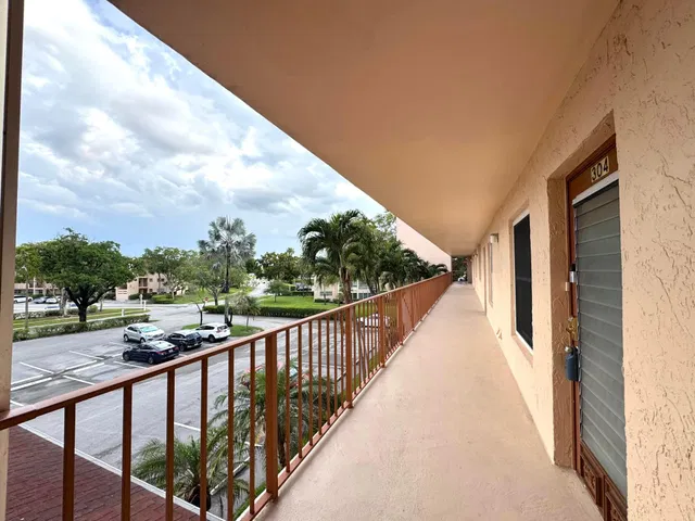 Unit 304 photo 20
