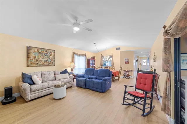 Residence photo 22