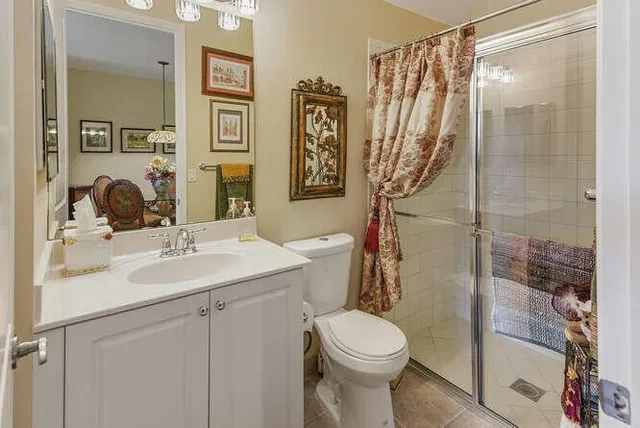 Unit 211 photo 9