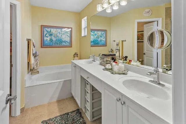 Unit 211 photo 12