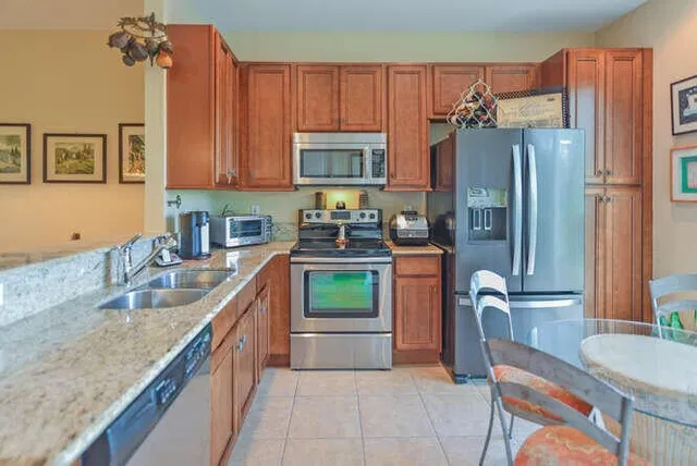 Unit 211 photo 15