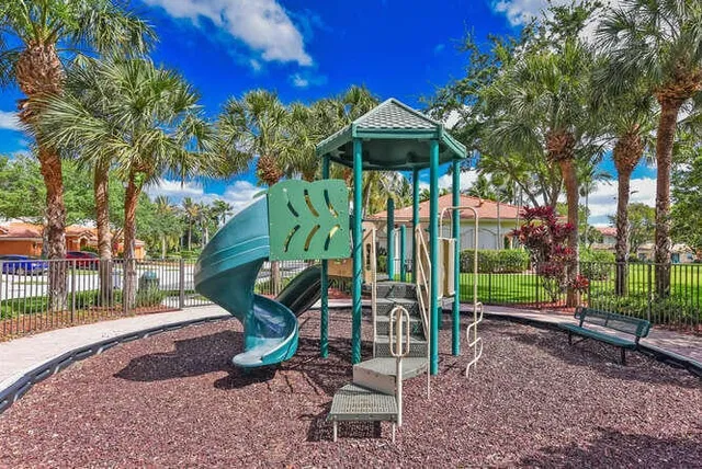 Unit 211 photo 21