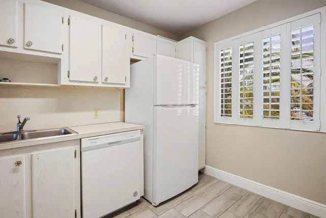 Unit 208 photo 6