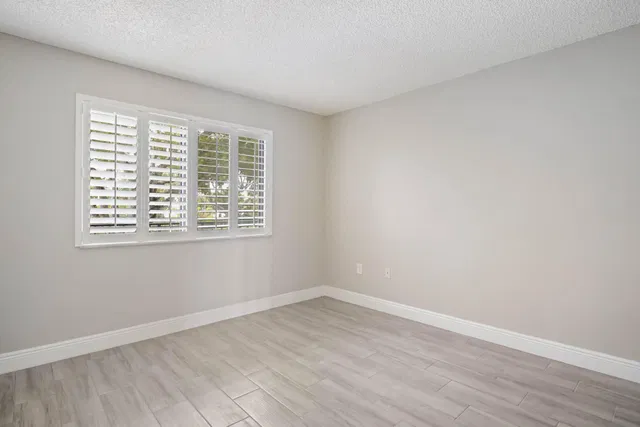 Unit 208 photo 11