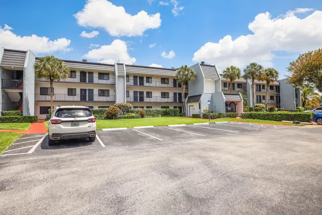 Unit 208 photo 15