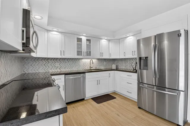 Unit 304 photo 15