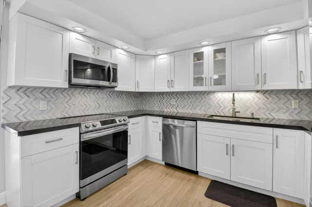 Unit 304 photo 16
