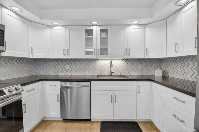 Unit 304 photo 17