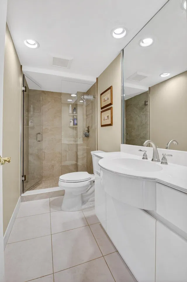 Unit 304 photo 25