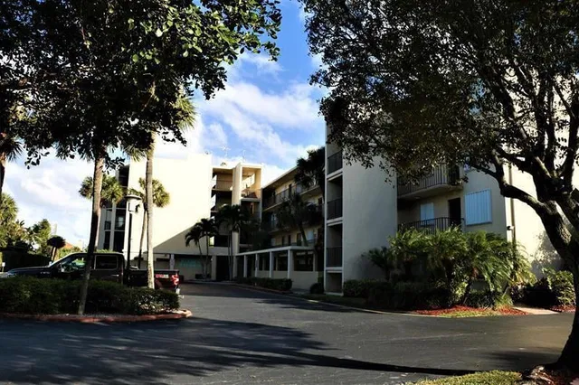 Unit 405 photo 12