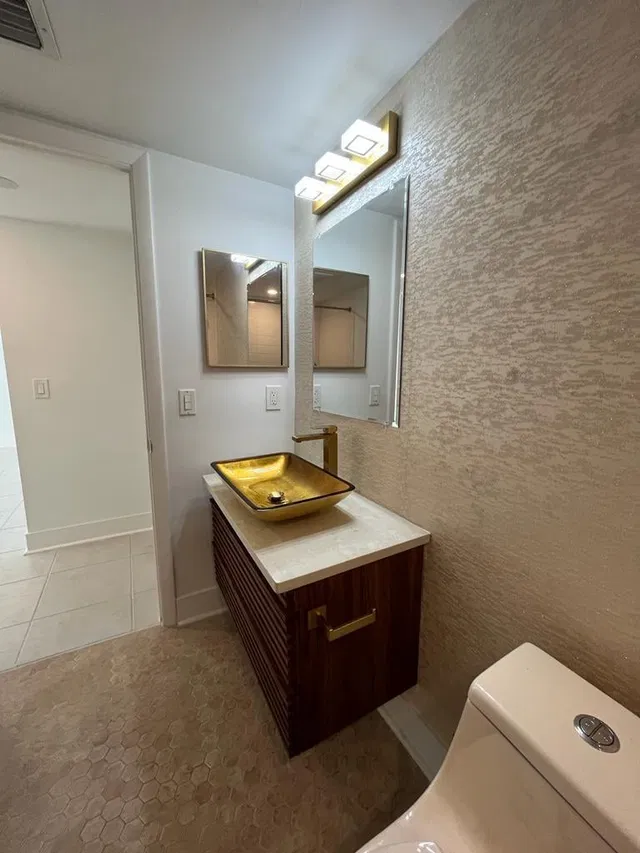 Unit 405 photo 17