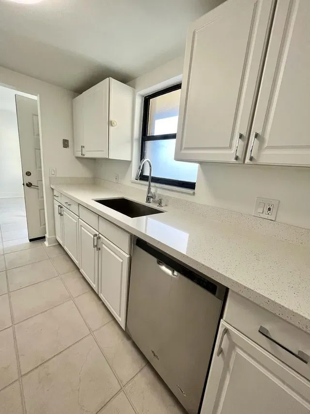 Unit 405 photo 29