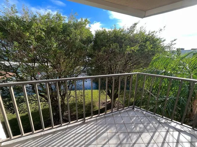 Unit 405 photo 32