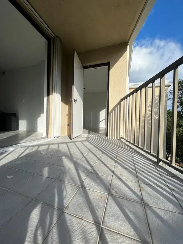 Unit 405 photo 33