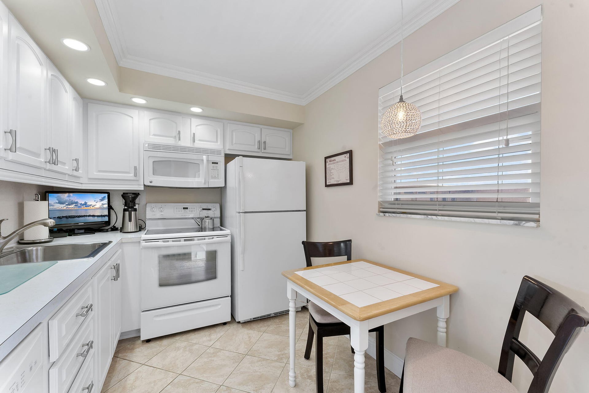 Unit 405 photo 7