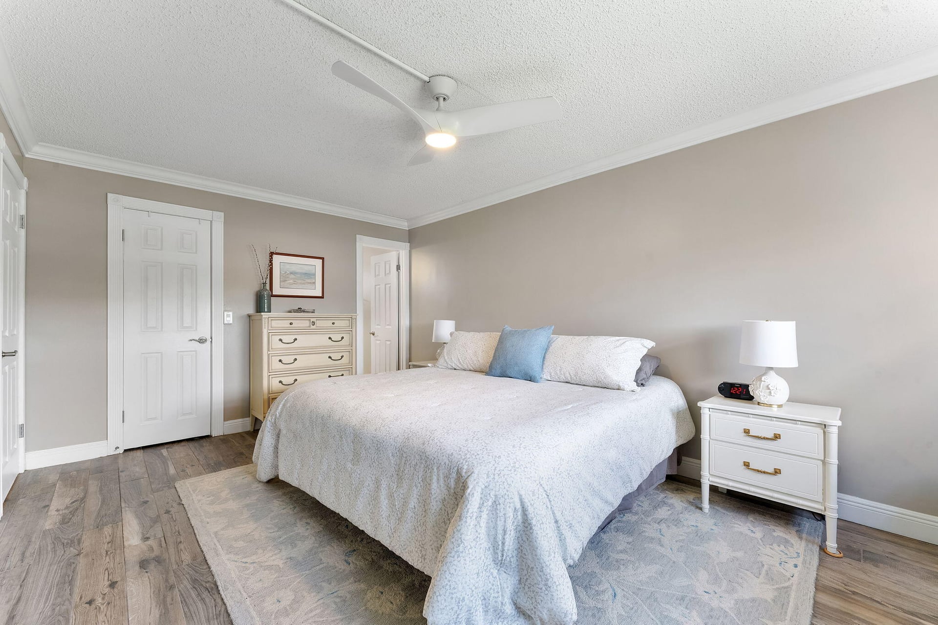 Unit 405 photo 12