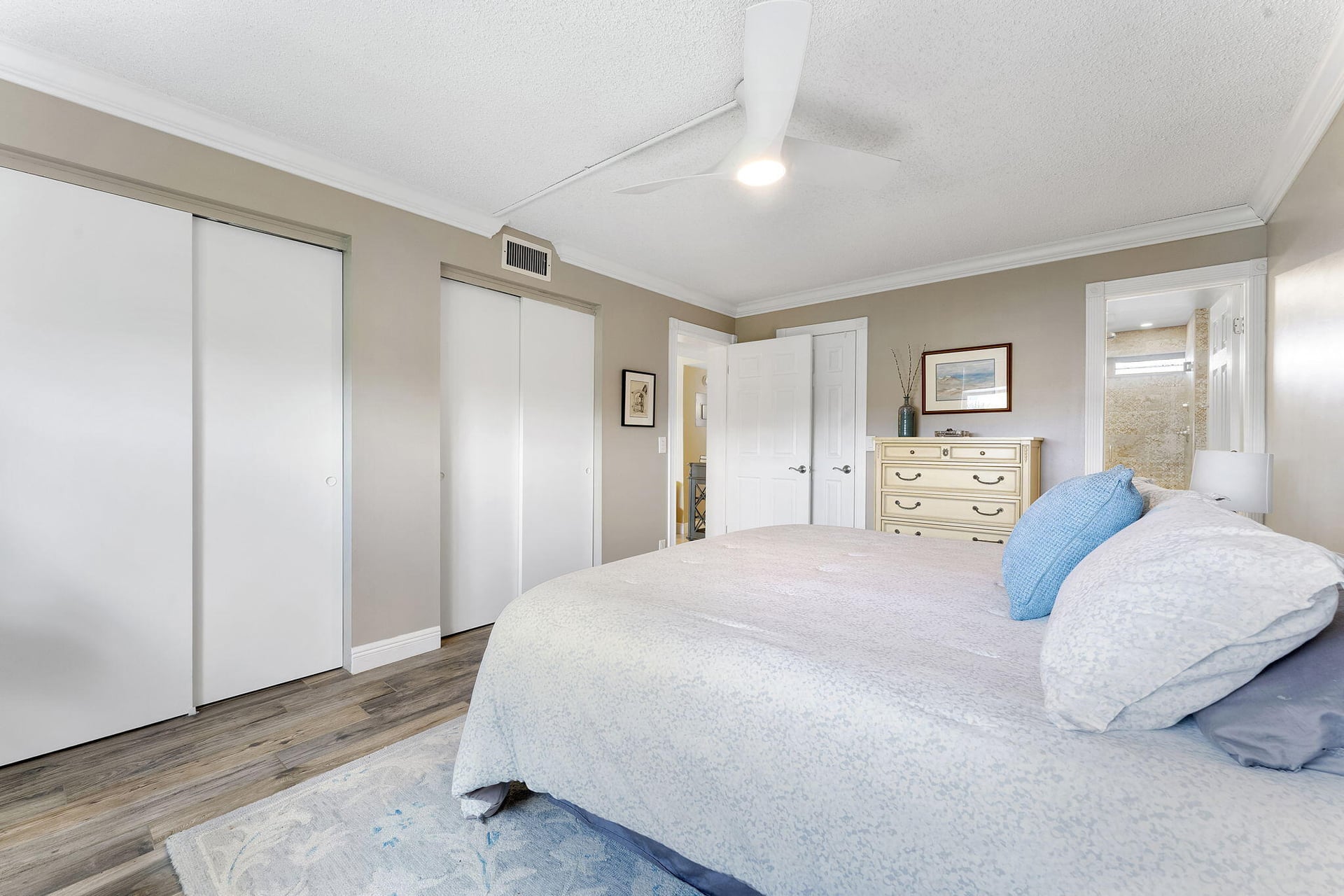 Unit 405 photo 14