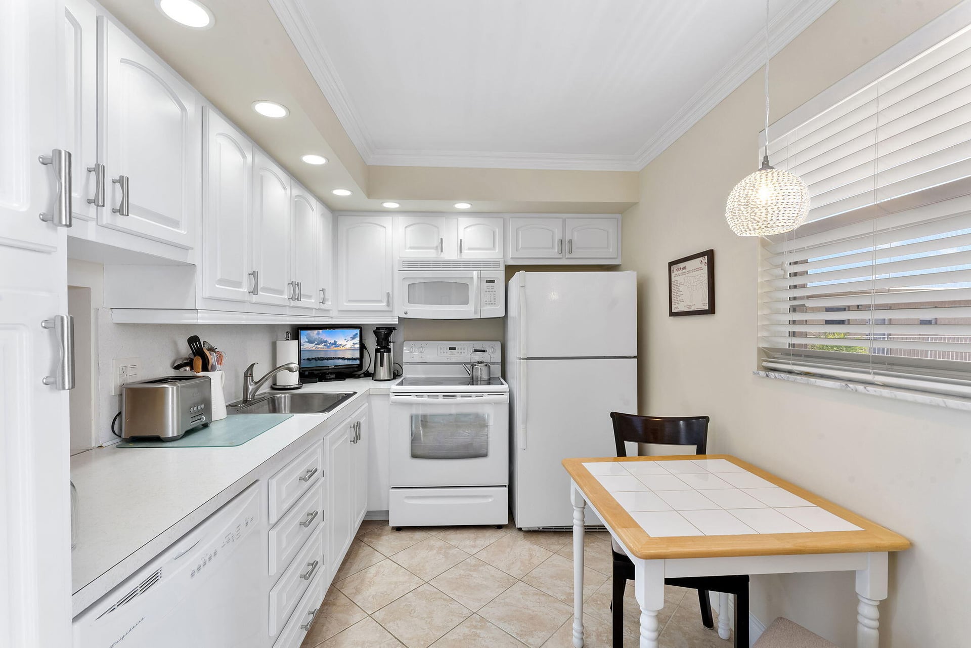 Unit 405 photo 17