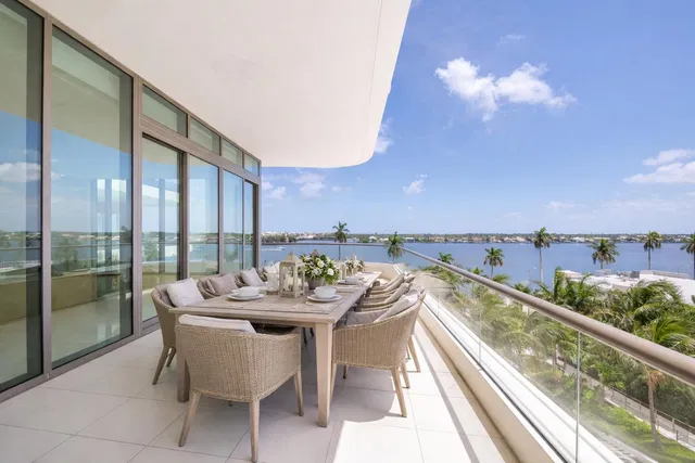 La Clara Palm Beach Unit 504 photo 2