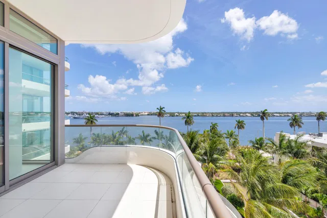 La Clara Palm Beach Unit 504 photo 3