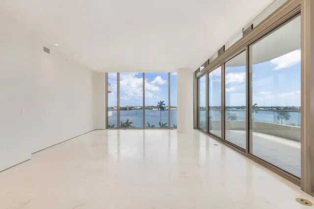 La Clara Palm Beach Unit 504 photo 4