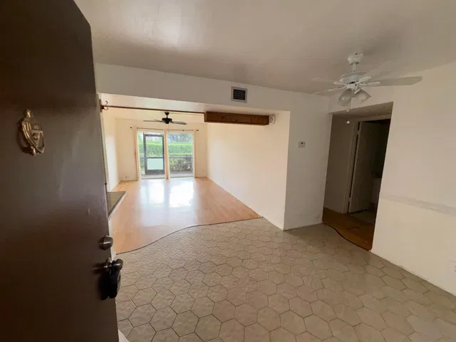 Unit 1100 photo 4