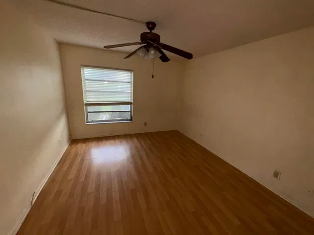 Unit 1100 photo 12