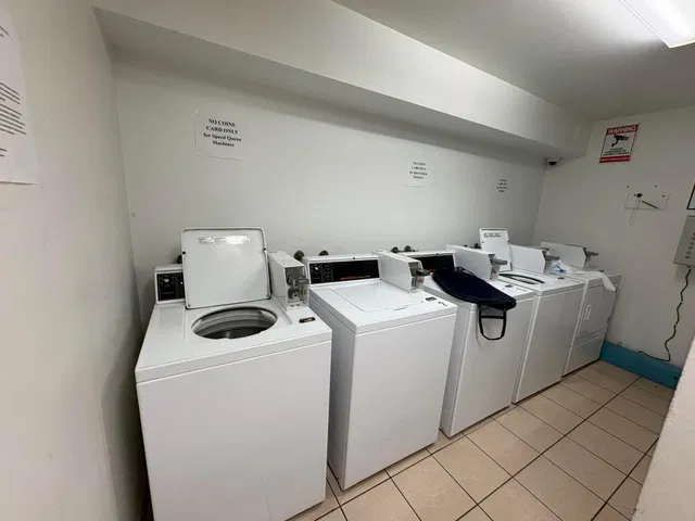 Unit 1100 photo 19