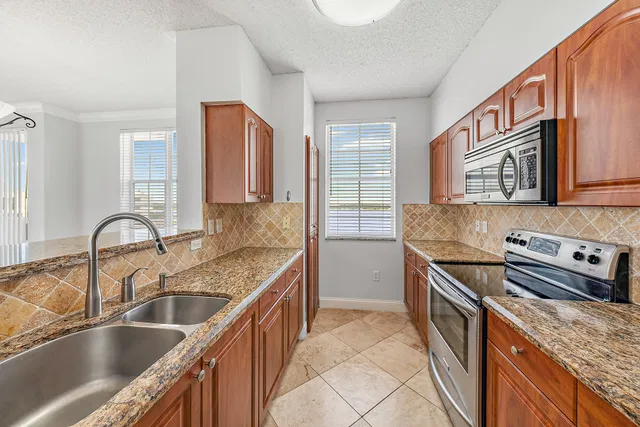 The Montecito Unit 913 photo 11