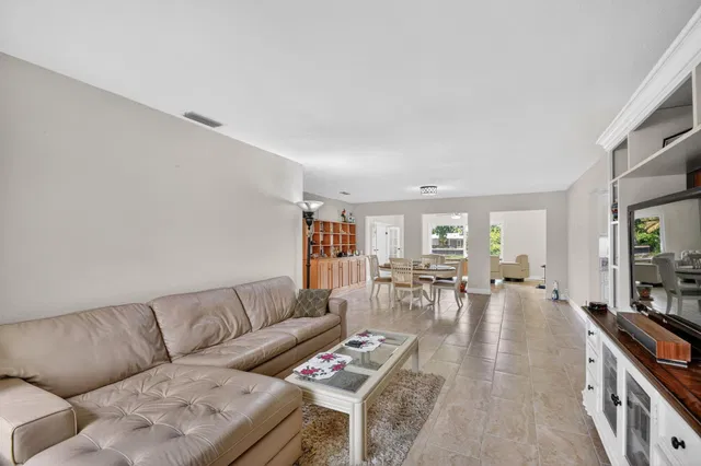 Residence photo 5