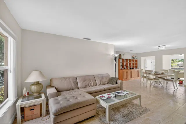 Residence photo 6