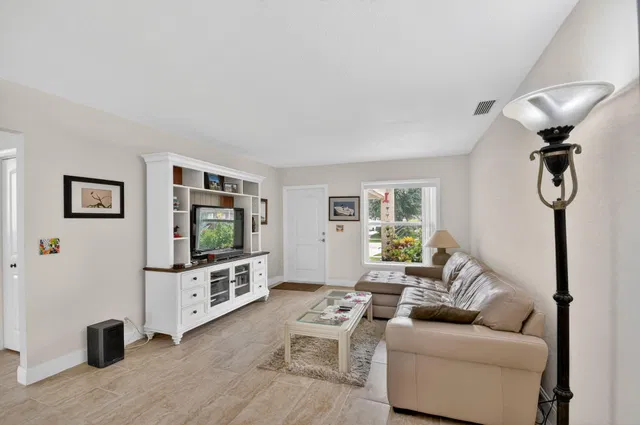 Residence photo 8