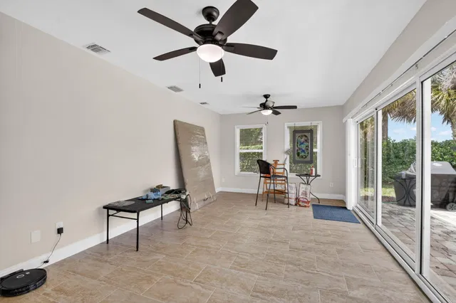 Residence photo 24