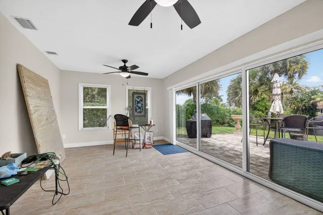 Residence photo 25