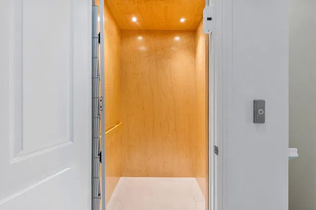 Unit 11 photo 38