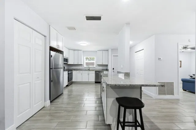 Residence photo 3