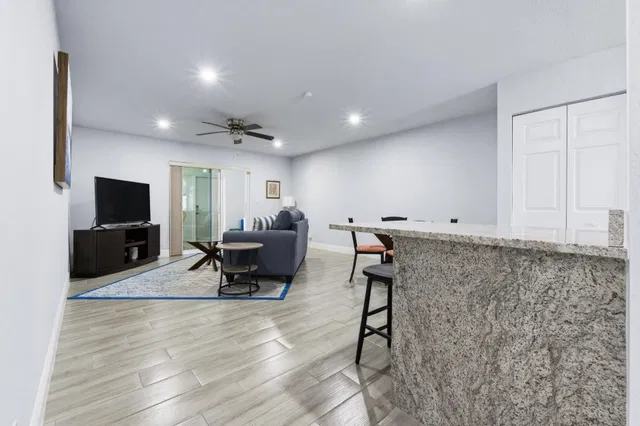 Residence photo 4