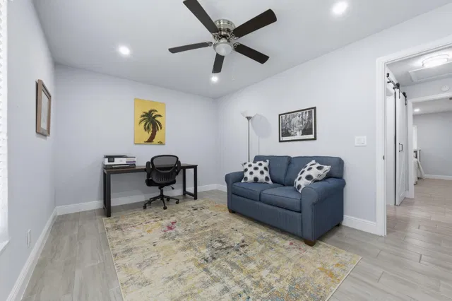 Residence photo 12